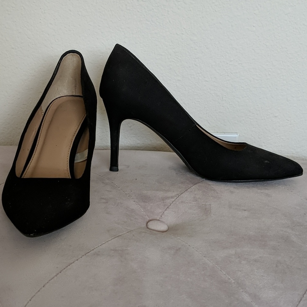 Black Low Heel Pumps